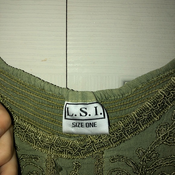 Super Cute Green Detailed Top - Picture 4 of 4